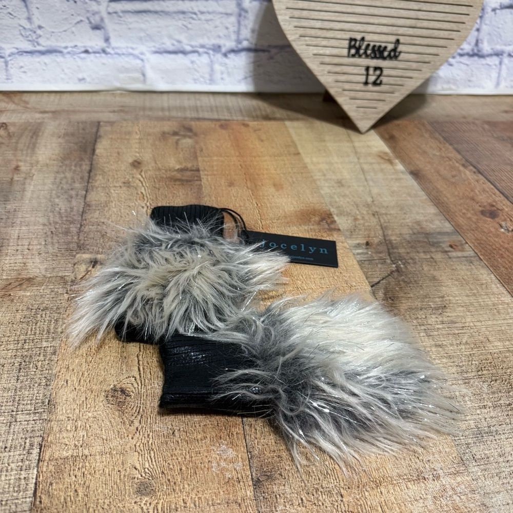 NWT Jocelyn Open Finger Faux Fur Black cream Gloves